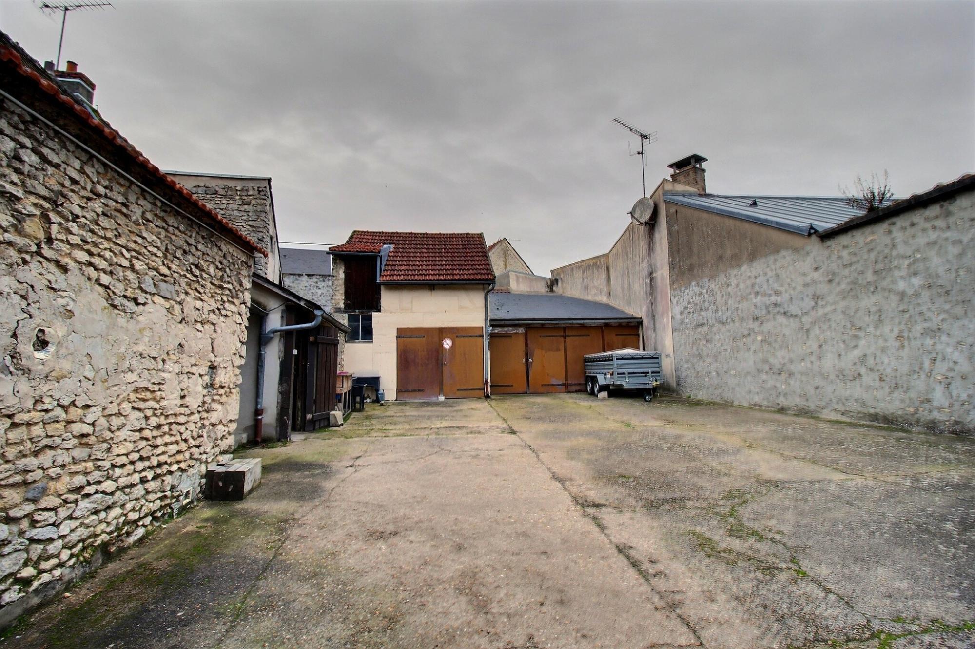 Immeuble • Angerville • 267m2