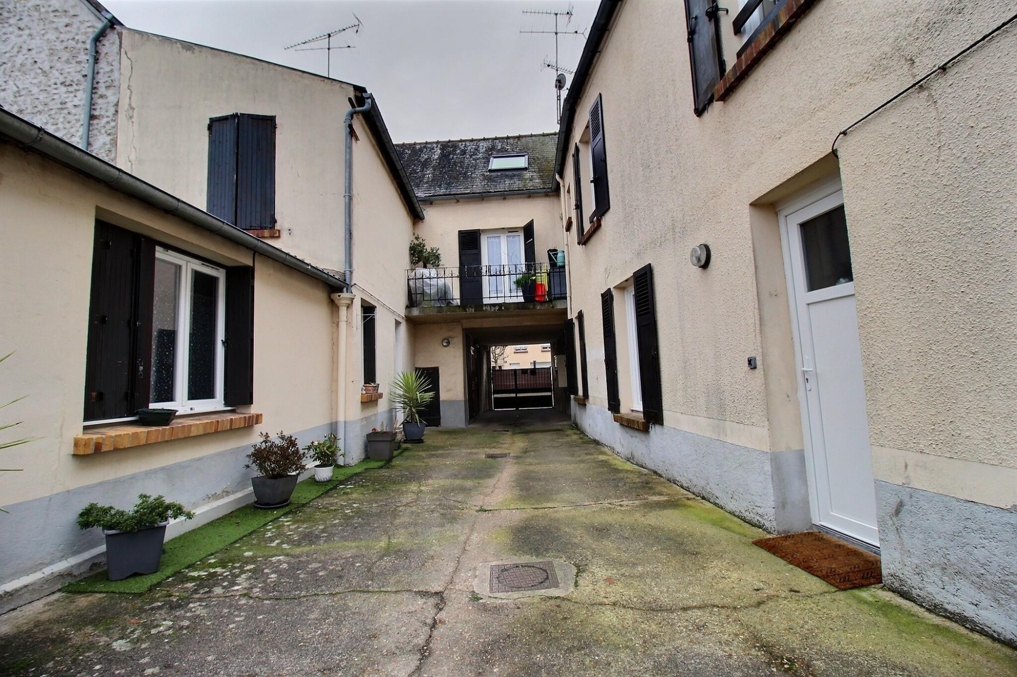 Immeuble • Angerville • 267m2