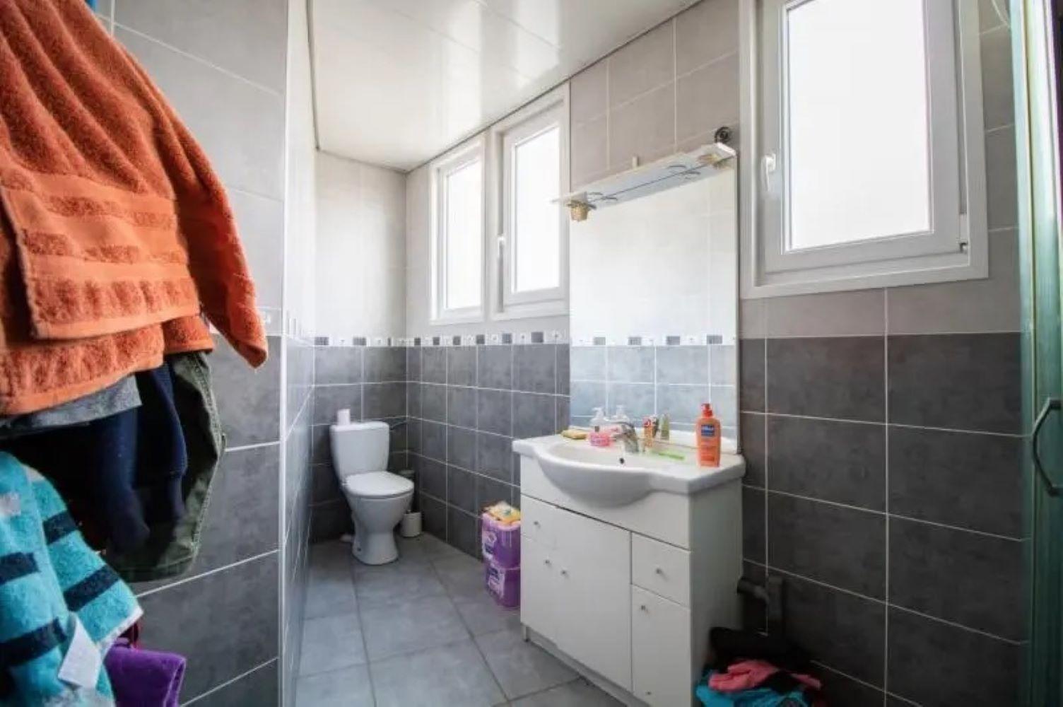 Produit d'investissement • MONTLUCON • 261m2