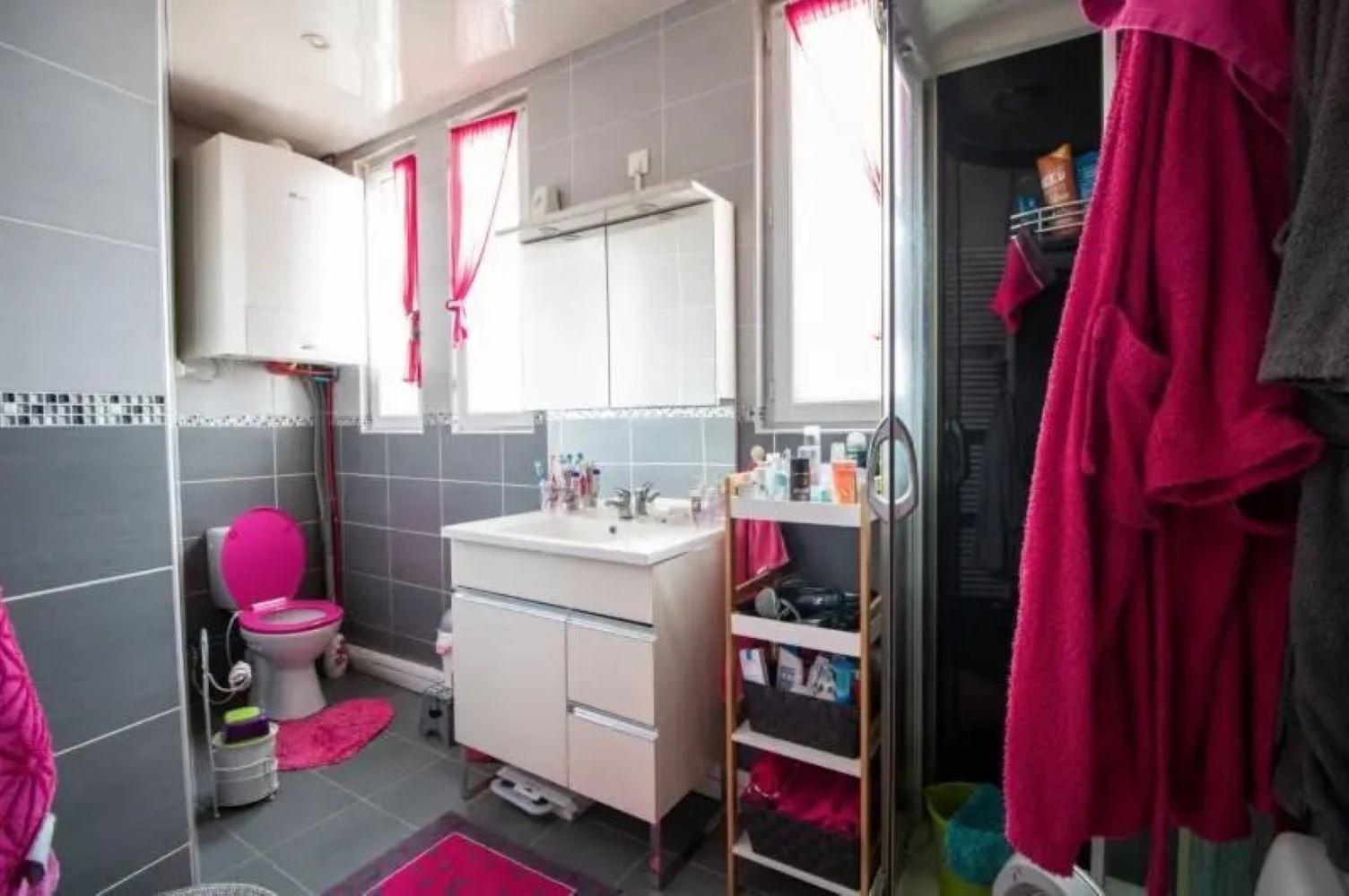 Produit d'investissement • MONTLUCON • 261m2